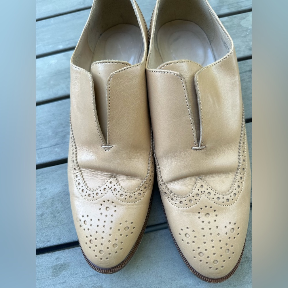 J Crew Women’s Leather Beige Tan Wing Tips Heels Size 9 - Picture 2 of 8